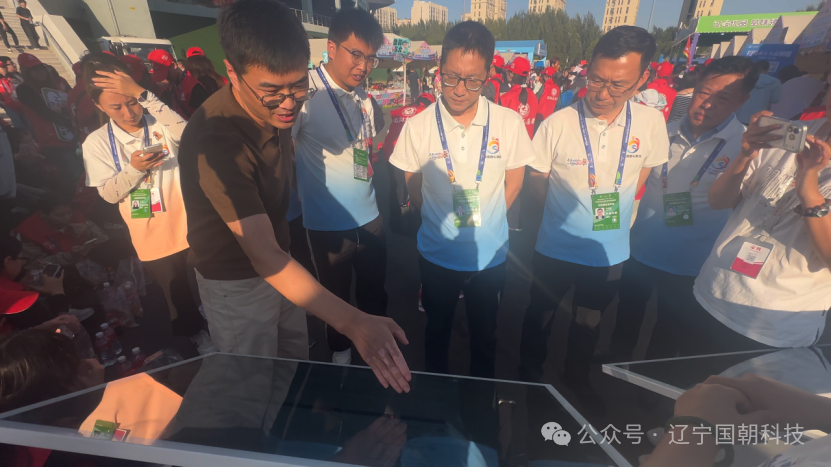 国朝科技负责人现场演示舒心好就业系统